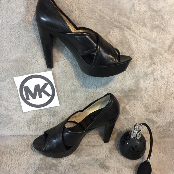 NWB Gorgeous Leather Michael Kors Shoes - Picture 8 of 8